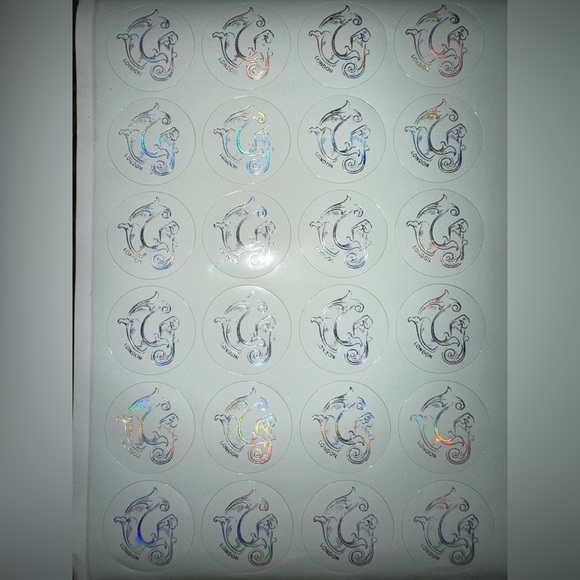 26 GLOSSIER LONDON STICKER SHEET - Picture 1 of 2